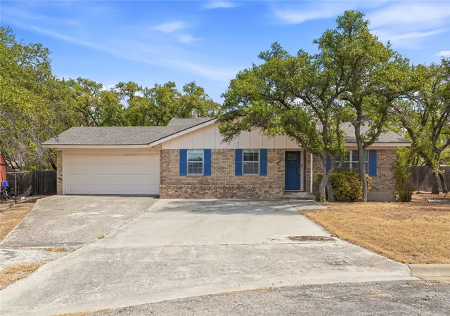 Photo 1 of Single family home for sale at 102 Broadmoor Cir, Brownwood, TX 76801 | MLS# 21388642 | Listing updated on 2026-10-05