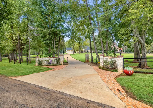 Photo 3 of Single family home for sale at 1125 County Rd 1401, Jacksonville, TX 75766 | MLS# 21394884 | Listing updated on 2026-09-29