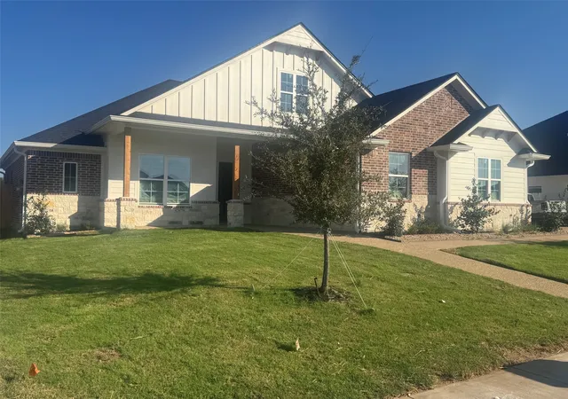Photo 2 of Single family home for sale at 10209 Charmwood Dr, Woodway, TX 76712 | MLS# 21393466 | Listing updated on 2026-09-25