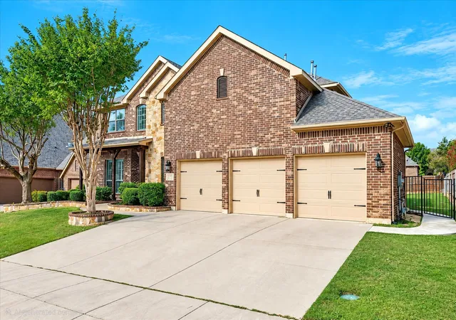 Photo 2 of Sale Pending at 9705 Bowman Dr, Fort Worth, TX 76244 | MLS# 21394477 | Listing updated on 2026-10-06