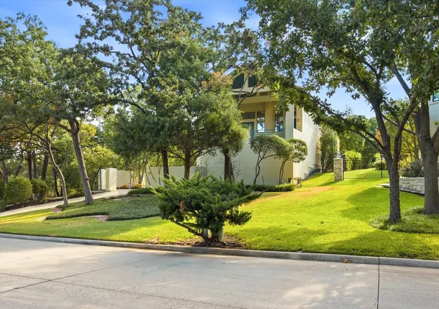Photo 1 of Single family home for sale at 3606 Labrador, Grapevine, TX 76051 | MLS# 21386894 | Listing updated on 2026-09-25