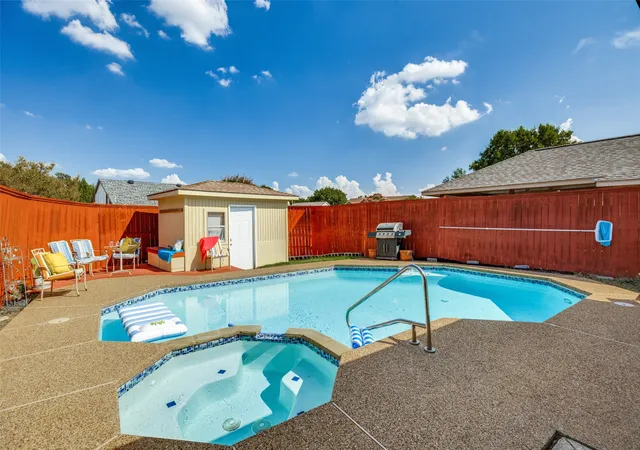 Photo 2 of Single family home for sale at 902 N Allen Hts Dr, Allen, TX 75002 | MLS# 21394396 | Listing updated on 2026-09-25