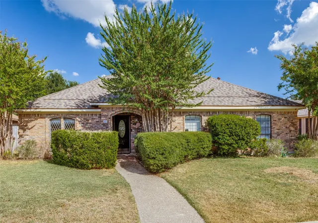 Photo 3 of Single family home for sale at 902 N Allen Hts Dr, Allen, TX 75002 | MLS# 21394396 | Listing updated on 2026-09-25