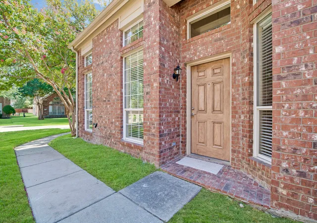 Photo 3 of Single family home for sale at 6883 Winston Dr, Frisco, TX 75035 | MLS# 21394967 | Listing updated on 2026-10-08