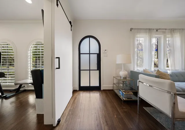 Photo 3 of Sale Pending at 5709 Kenwood Ave, Dallas, TX 75206 | MLS# 21394920 | Listing updated on 2026-10-09