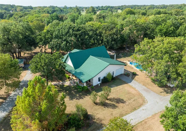 Photo 3 of Single family home for sale at 30120 N Highway 289, Pottsboro, TX 75076 | MLS# 21395379 | Listing updated on 2026-09-25