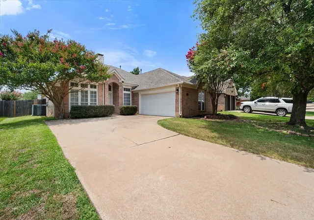 Photo 1 of Single family home for sale at 6604 High Brk Dr, Fort Worth, TX 76132 | MLS# 21395502 | Listing updated on 2026-09-25
