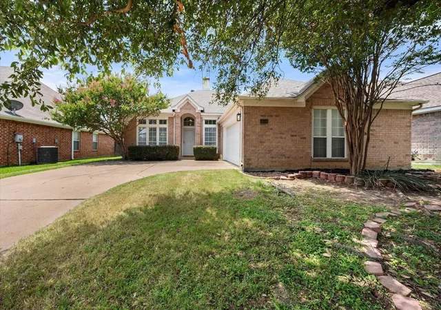 Photo 2 of Single family home for sale at 6604 High Brk Dr, Fort Worth, TX 76132 | MLS# 21395502 | Listing updated on 2026-09-25