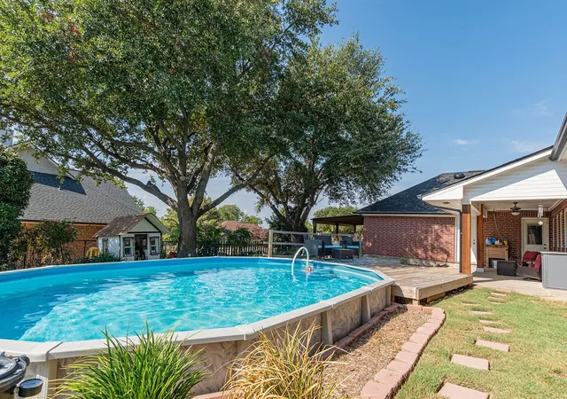 Photo 3 of Single family home for sale at 102 Fairway Ln, Crandall, TX 75114 | MLS# 21391758 | Listing updated on 2026-10-05