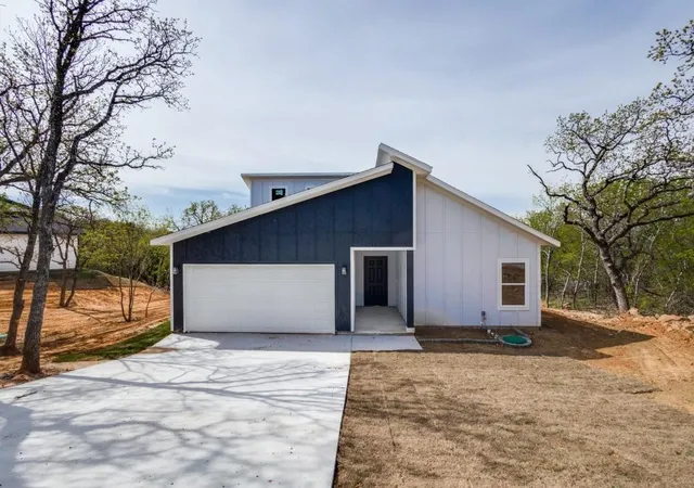 Photo 1 of Single family home for sale at 267 Jim Walter Dr, Runaway Bay, TX 76426 | MLS# 21395519 | Listing updated on 2026-09-25