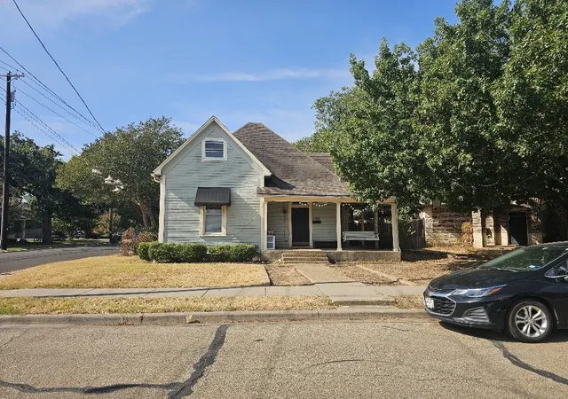 Photo 1 of Single family home for sale at 1925 S 10th Street, Waco, TX 76706 | MLS# 21395532 | Listing updated on 2026-10-08