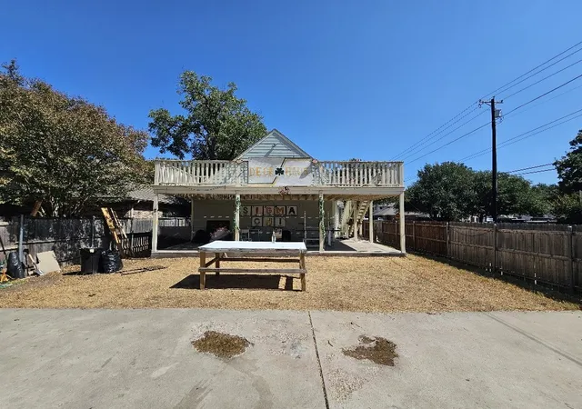 Photo 3 of Single family home for sale at 1925 S 10th Street, Waco, TX 76706 | MLS# 21395532 | Listing updated on 2026-10-08