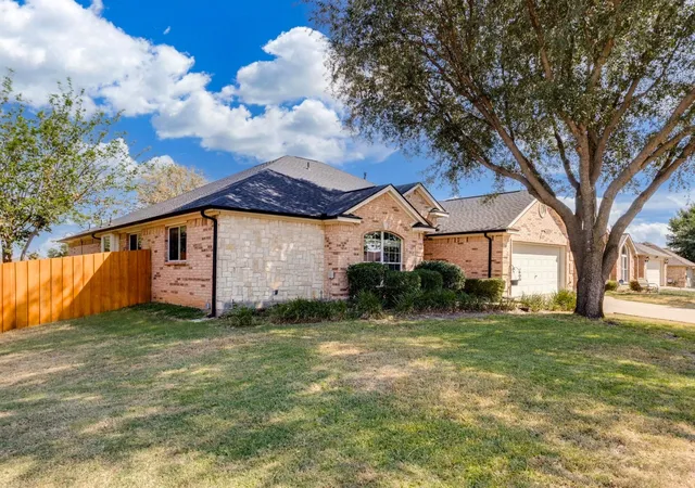 Photo 2 of Single family home for sale at 660 Chestnut Ln, Saginaw, TX 76179 | MLS# 21394755 | Listing updated on 2026-10-09