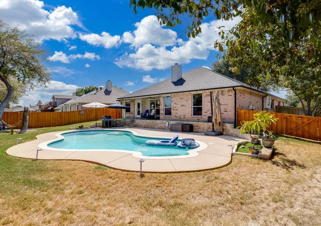 Photo 3 of Single family home for sale at 660 Chestnut Ln, Saginaw, TX 76179 | MLS# 21394755 | Listing updated on 2026-10-09