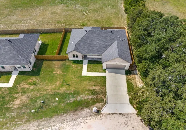Photo 3 of Single family home for sale at 701 Lakeland Dr, Quinlan, TX 75474 | MLS# 21394029 | Listing updated on 2026-09-25
