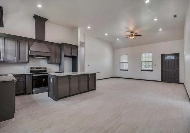 Photo 4 of Single family home for sale at 701 Lakeland Dr, Quinlan, TX 75474 | MLS# 21394029 | Listing updated on 2026-09-25