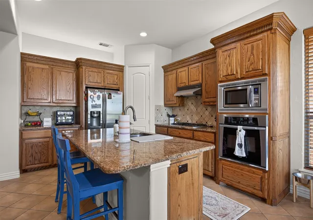 Photo 4 of Single family home for sale at 2101 S Hill Dr, Irving, TX 75038 | MLS# 21385578 | Listing updated on 2026-09-25