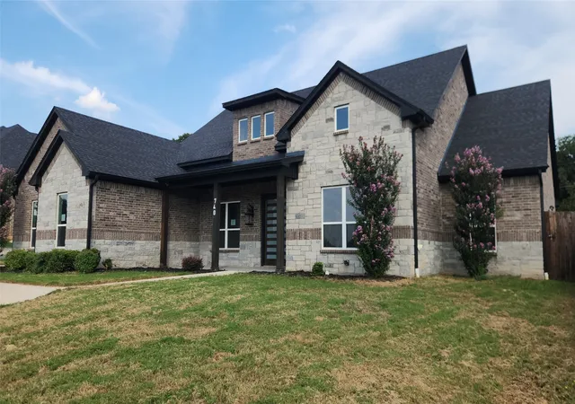 Photo 2 of Single family home for sale at 740 Arledge St, Azle, TX 76020 | MLS# 21395582 | Listing updated on 2026-09-25