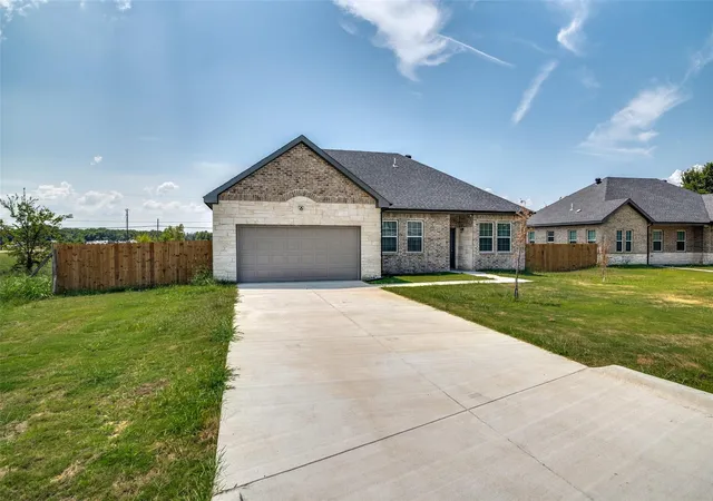 Photo 2 of Single family home for sale at 705 Lakeland Dr, Quinlan, TX 75474 | MLS# 21395599 | Listing updated on 2026-09-25