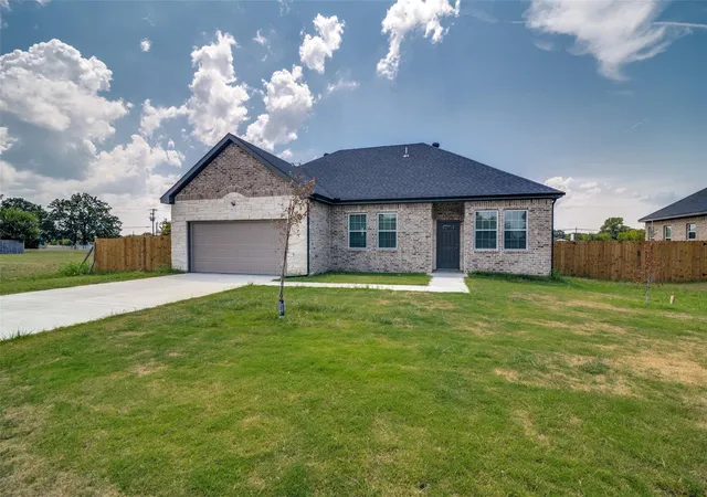 Photo 3 of Single family home for sale at 705 Lakeland Dr, Quinlan, TX 75474 | MLS# 21395599 | Listing updated on 2026-09-25