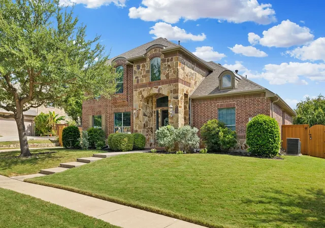 Photo 3 of Single family home for sale at 534 Waters Edge Way, Murphy, TX 75094 | MLS# 21394471 | Listing updated on 2026-10-09