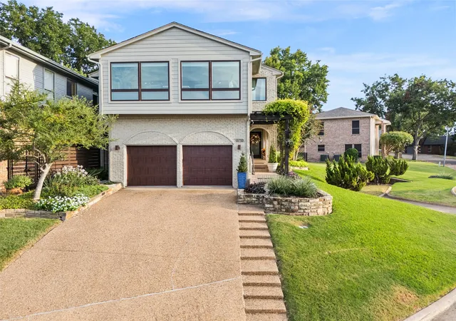 Photo 3 of Single family home for sale at 5713 Southern Cross Dr, Rockwall, TX 75032 | MLS# 21394112 | Listing updated on 2026-09-27
