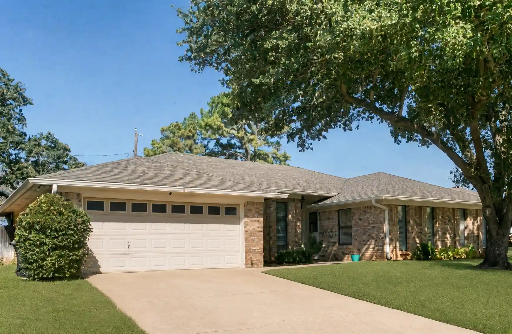 Photo 1 of Single family home for sale at 2077 Parkridge Dr, Hurst, TX 76054 | MLS# 21395608 | Listing updated on 2026-10-15
