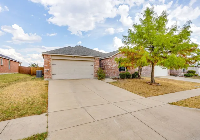 Photo 2 of Single family home for sale at 1204 Foxglove Ln, Burleson, TX 76028 | MLS# 21390560 | Listing updated on 2026-10-02