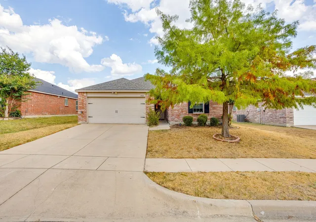 Photo 3 of Single family home for sale at 1204 Foxglove Ln, Burleson, TX 76028 | MLS# 21390560 | Listing updated on 2026-10-02