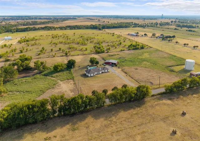 Photo 2 of Single family home for sale at 998 Bledsoe Rd, Gunter, TX 75058 | MLS# 21395366 | Listing updated on 2026-10-06