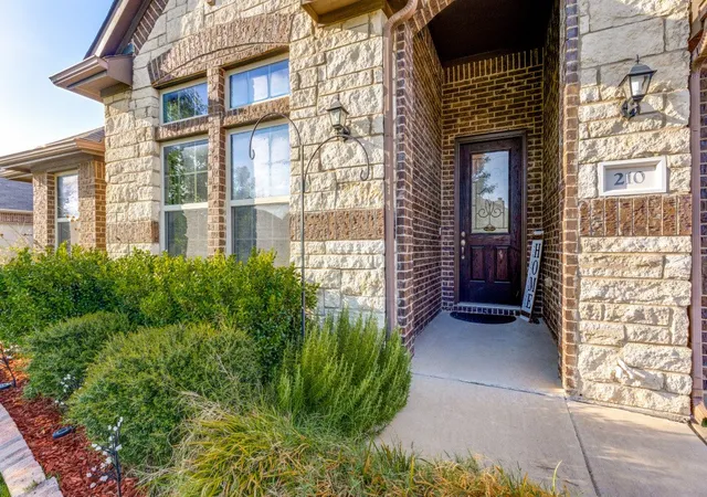 Photo 2 of Single family home for sale at 210 Ovaletta Dr, Justin, TX 76247 | MLS# 21385511 | Listing updated on 2026-10-09