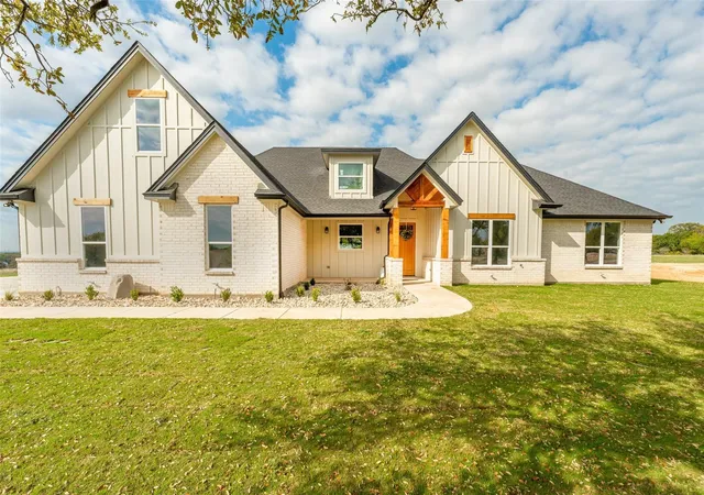 Photo 1 of Single family home for sale at 161 Helton Dr, Granbury, TX 76049 | MLS# 21395666 | Listing updated on 2026-10-08