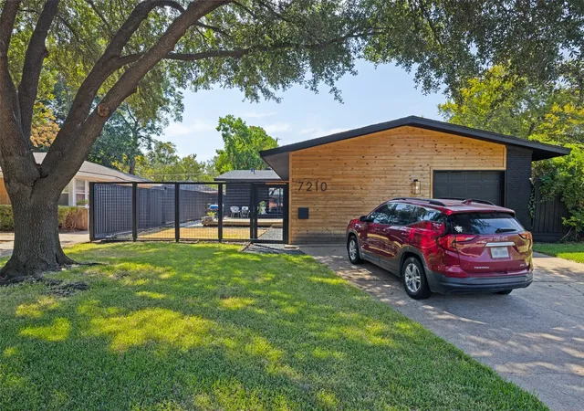 Photo 2 of Single family home for sale at 7210 Lehigh Dr, Dallas, TX 75214 | MLS# 21395700 | Listing updated on 2026-10-07