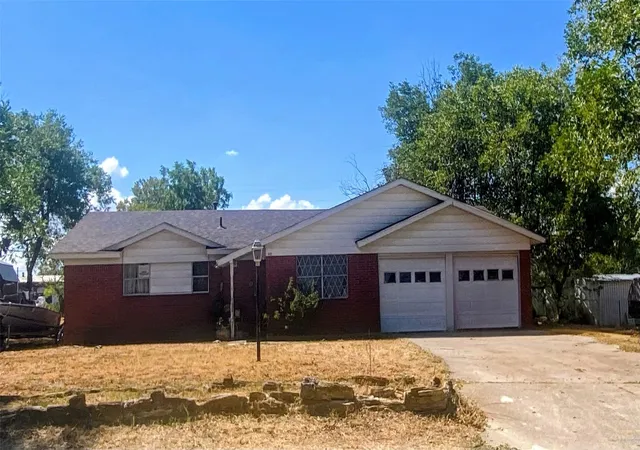 Single family home for sale at 445 Hoffman Dr, Dublin, TX 76446 | MLS# 21394547