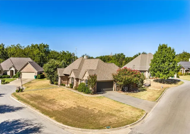 Photo 2 of Single family home for sale at 801 Maplewood Ct, Stephenville, TX 76401 | MLS# 21395702 | Listing updated on 2026-09-25