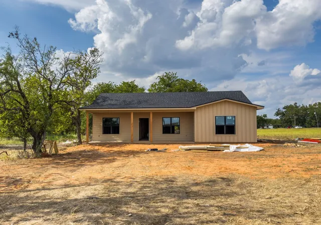 Photo 2 of Single family home for sale at 506 F St, Meridian, TX 76665 | MLS# 21395727 | Listing updated on 2026-09-25