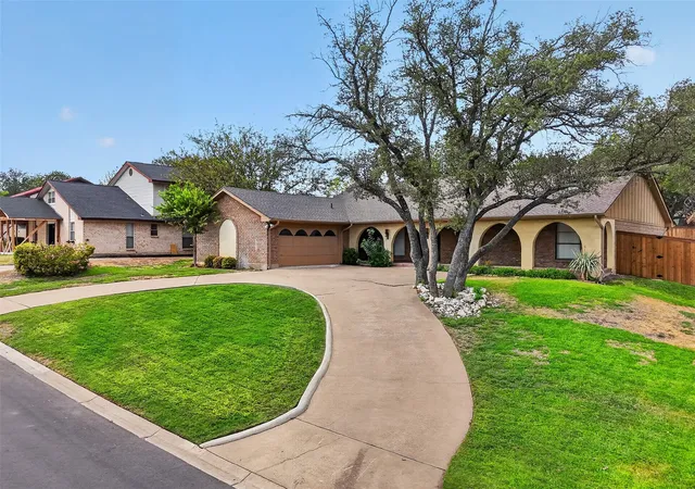 Photo 3 of Single family home for sale at 7624 Lake Highlands Dr, Fort Worth, TX 76179 | MLS# 21382634 | Listing updated on 2026-10-09
