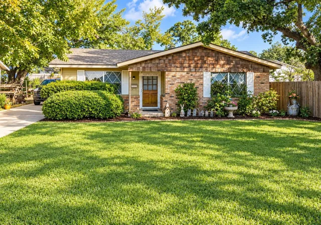 Photo 1 of Single family home for sale at 120 & 118 Woodland Ave, Corsicana, TX 75110 | MLS# 21395745 | Listing updated on 2026-09-26