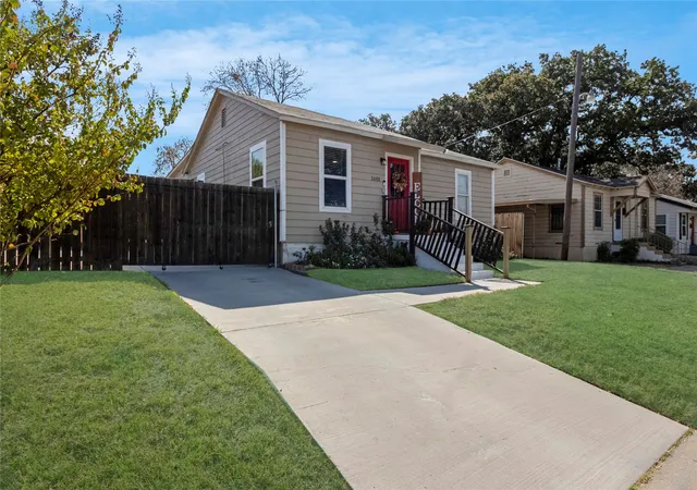 Photo 1 of Single family home for sale at 1601 Andrew Ave, Fort Worth, TX 76105 | MLS# 21395726 | Listing updated on 2026-09-30