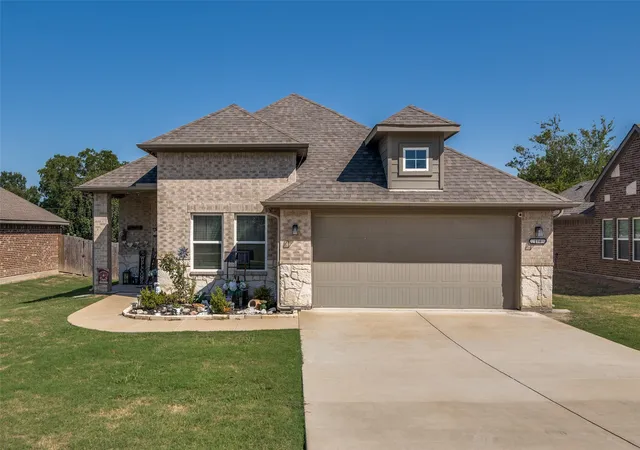 Photo 1 of Single family home for sale at 116 Seay St, Quinlan, TX 75474 | MLS# 21391436 | Listing updated on 2026-09-26