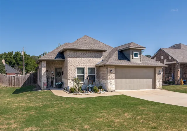 Photo 2 of Single family home for sale at 116 Seay St, Quinlan, TX 75474 | MLS# 21391436 | Listing updated on 2026-09-26