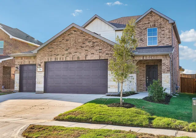 Photo 2 of Single family home for sale at 719 Carson Dr, Forney, TX 75126 | MLS# 21395756 | Listing updated on 2026-10-07