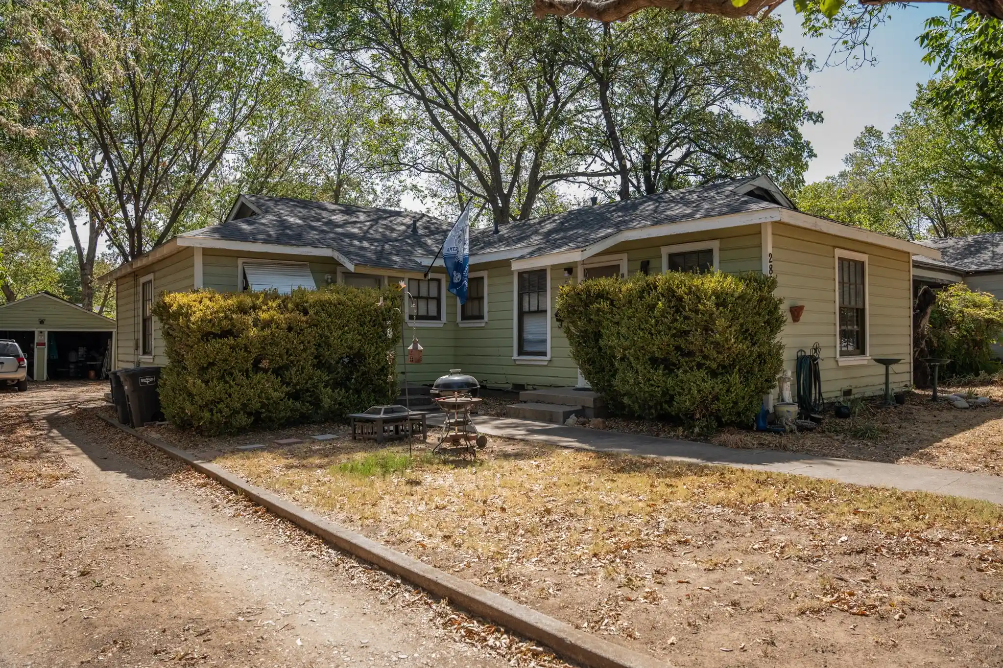 Photo 1 of Sale Pending at 2849 Handley Dr, Fort Worth, TX 76112 | MLS# 21385667 | Listing updated on 2026-10-11