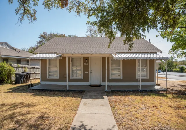 Photo 1 of Single family home for sale at 2945 Handley Dr, Fort Worth, TX 76112 | MLS# 21385655 | Listing updated on 2026-09-26