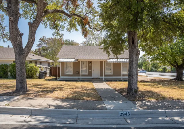 Photo 2 of Single family home for sale at 2945 Handley Dr, Fort Worth, TX 76112 | MLS# 21385655 | Listing updated on 2026-09-26