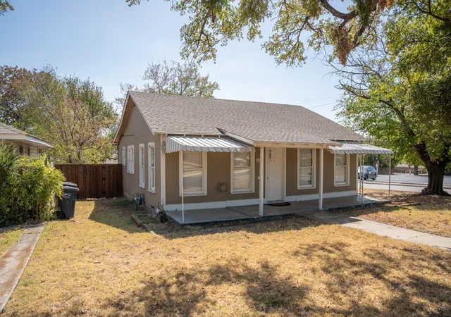 Photo 3 of Single family home for sale at 2945 Handley Dr, Fort Worth, TX 76112 | MLS# 21385655 | Listing updated on 2026-09-26
