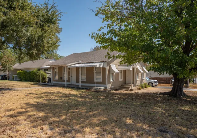 Photo 3 of Single family home for sale at 2945 Handley Dr, Fort Worth, TX 76112 | MLS# 21385655 | Listing updated on 2026-09-26