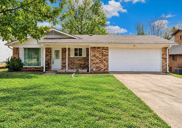 Photo 1 of Single family home for sale at 1109 S Valentine Dr, Sherman, TX 75090 | MLS# 21395397 | Listing updated on 2026-10-04