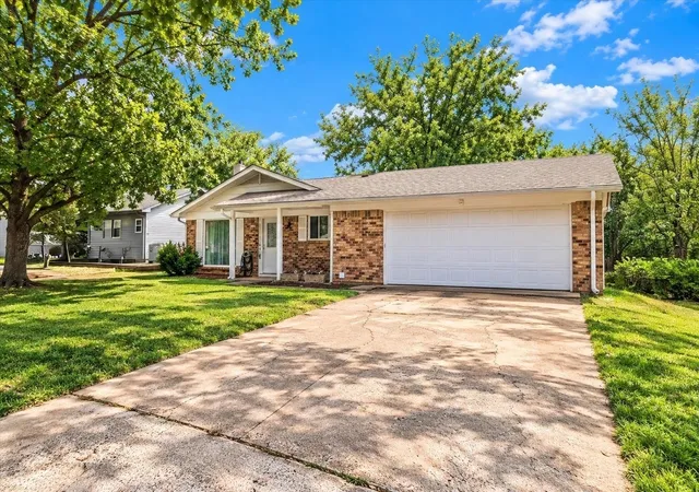 Photo 3 of Single family home for sale at 1109 S Valentine Dr, Sherman, TX 75090 | MLS# 21395397 | Listing updated on 2026-10-04