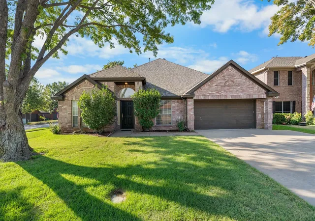 Photo 1 of Single family home for sale at 1718 Falcon Dr, Corinth, TX 76210 | MLS# 21391793 | Listing updated on 2026-10-09
